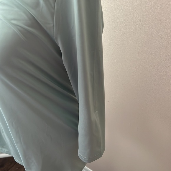 Gymshark l Light Teal 3/4 Sleeve Workout Top - Picture 3 of 7